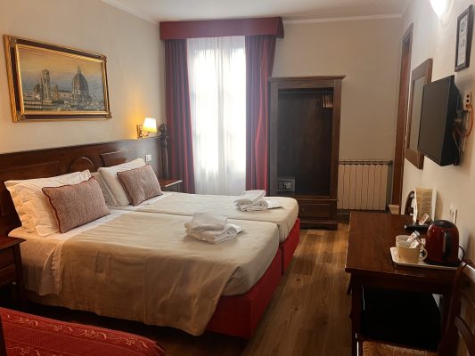 Camera tripla con bagno hotel 3 stelle centrale hotel nizza 3 stars in Florence Camera tripla con bagno hotel 3 stelle centrale hotel nizza 3 stars in Florence