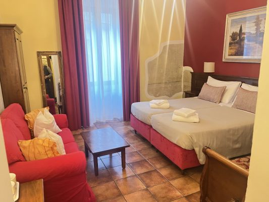 Family room Hotel 3 stelle vicino alla stazione tradizionale in pieno centro Family room Hotel 3 stelle vicino alla stazione tradizionale in pieno centro